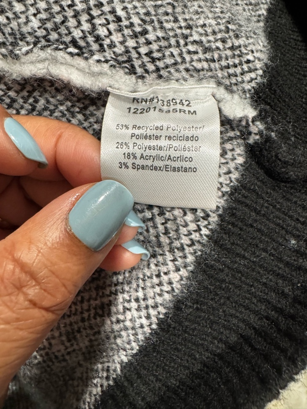 On 12th Women's  Sweater with Cat Design - Picture 8 of 9